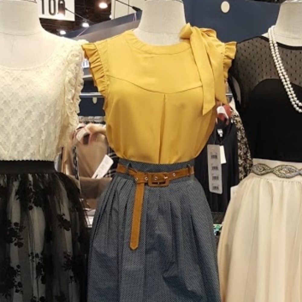 Comme Toi blouse in golden yellow